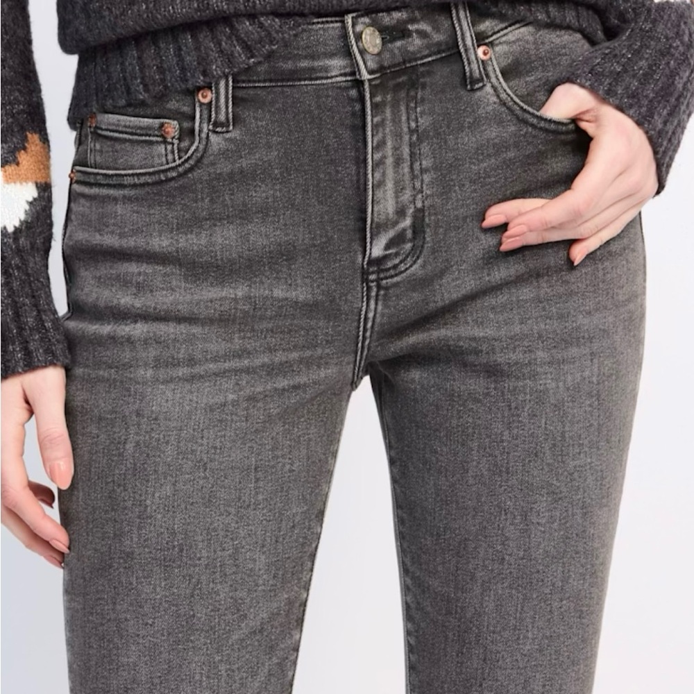 Daze Denim Stunner High Rise Skinny
Straight Jean - Picture 3 of 10